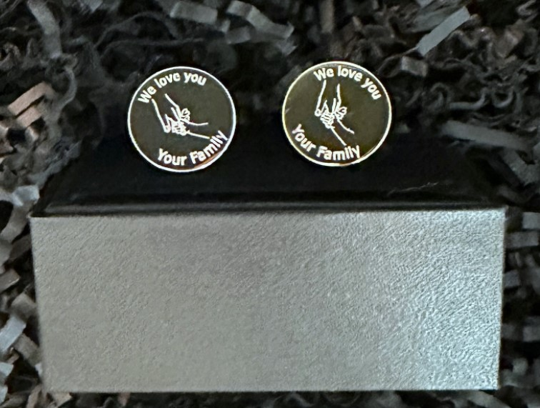 Gemelos personalizados como regalo familiar