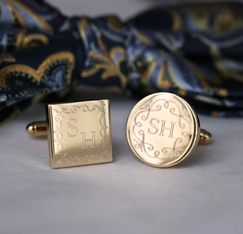 Gemelos de oro con iniciales